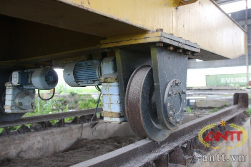 Phần lớn máy móc đã được chuyển đi, số còn lại gỉ sét, hư hỏng, gần như không thể sử dụng được. Ảnh: Nghi Điền