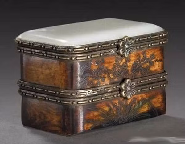 Hộp đựng trang sức.