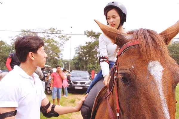 Ban gai Cuong do-la va Isaac tinh tu tren muc ban be-Hinh-6