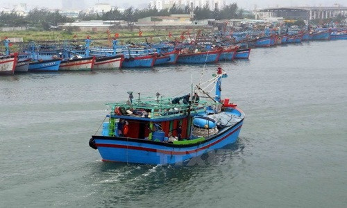 Quang Ngai Binh gas tren tau phat no 2 nguoi thuong vong