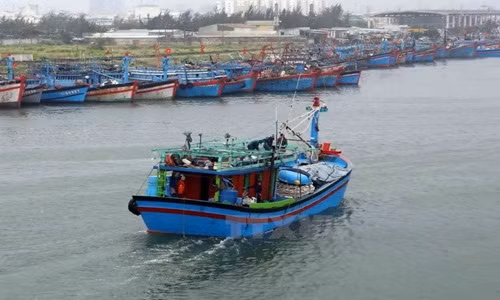 Quang Ngai Binh gas tren tau phat no 2 nguoi thuong vong