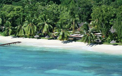 Ngày nay, đảo hải tặc Sainte Marie thu hút rất nhiều du khách đến thăm, nơi đây cũng được mệnh danh là thiên đường nhiệt đới. Tại nơi đây bạn sẽ được trải qua cuộc sống yên ả tuyệt vời, có thể lặn, bơi và nhìn ngắm những con cá voi mỗi ngày. Nghĩa trang cướp biển âm trầm bí hiểm cùng với những truyền thuyết về kho báu cũng là một điểm du lịch nổi tiếng của hòn đảo. (Nguồn Amusing Planet)