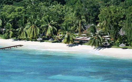 Ngày nay, đảo hải tặc Sainte Marie thu hút rất nhiều du khách đến thăm, nơi đây cũng được mệnh danh là thiên đường nhiệt đới. Tại nơi đây bạn sẽ được trải qua cuộc sống yên ả tuyệt vời, có thể lặn, bơi và nhìn ngắm những con cá voi mỗi ngày. Nghĩa trang cướp biển âm trầm bí hiểm cùng với những truyền thuyết về kho báu cũng là một điểm du lịch nổi tiếng của hòn đảo. (Nguồn Amusing Planet)