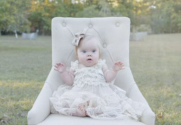 Những bức ảnh đã lay động trái tim rất nhiều người bởi nụ cười ngây thơ, trong sáng của các bé.