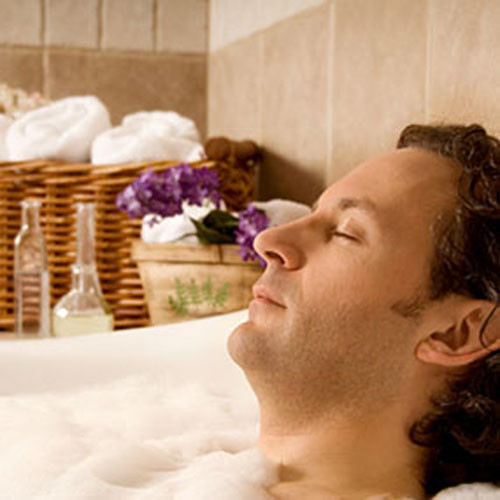 Tắm bột yến mạch. Bột yến mạch có thể chữa lành vết sưng tấy trên da. Bạn có thể mua sản phẩm này ở tất cả các hiệu thuốc trên toàn quốc.