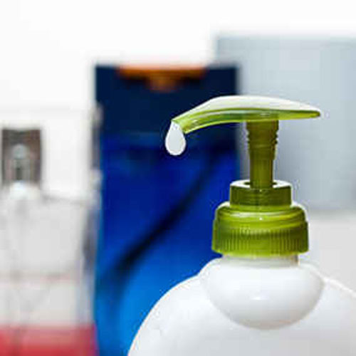 Một số loại kem có chứa thành phần hạt tiêu như capsaicin được sử dụng trong nhiều thế kỷ để giảm đau tự nhiên. Những loại kem này không có tác dụng rút ngắn thời gian bệnh nhưng lại đem lại cho bạn cảm giác dễ chịu hơn. Nhớ là không bôi kem quá nhiều lần trong ngày.