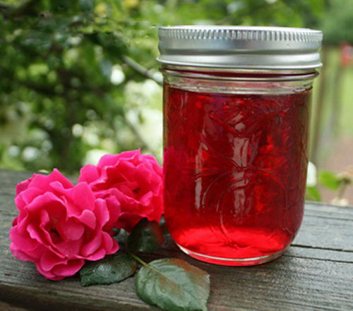 Hoặc nếu không uống và ăn giấm ngâm đậu đen trực tiếp được thì bạn hoàn toàn có thể áp dụng dấm đen vào bữa ăn hàng ngày của mình. Thay dấm bằng dấm đen cho những món ăn phải dùng đến nó.