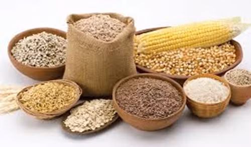 Ngũ cốc. Nếu mục tiêu của bạn là protein thực vật thì hãy tiêu thụ tất cả các loại hạt. Một cốc ngũ cốc sẽ có lượng protein như sau: Quinoa: 8gr; lúa mạch: 6gr; gạo lứt 5gr; một lát bánh mì ngũ cốc nguyên hạt 4gr.