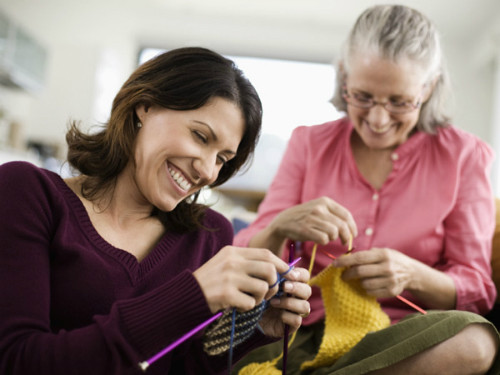 Thứ tư, biết thừa nhận khuyết điểm. Con dâu cần đối xử chân tình, thật lòng với mẹ chồng, khi xảy ra mâu thuẫn hoặc xun động cần chủ động bày tỏ suy nghĩ thật của mình, không được nói dối mẹ chồng, trừ khi bạn chắc chắn việc đó mẹ chồng sẽ không thể biết, nếu không sẽ gây ra cuộc xung đột nghiêm trọng.