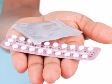 Lúc này, hãy sử dụng thuốc tránh thai để điều trị, tái cân bằng kích thích tố đem lại một làn da trắng sáng. Tuy nhiên, chỉ nên lựa chọn loại viên dùng hàng ngày, trong vòng 1-2 tháng.