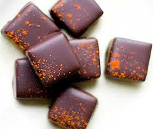 Chocolate vị lạc và nước sốt cà chua Úc. Loại chocolate ngon tuyệt này chứa đậu phộng, ớt và nho khô cùng với hương vị của nước sốt cà chua khiến nó trở nên đặc biệt hơn bao hết.