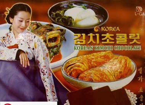Chocolate kim chi Hàn Quốc. Loại chocolate này được sản xuất bởi tập đoàn Lotte sản xuất với nguyên liệu chính là chocolate sữa và kim chi đã trở thành một biểu tượng ẩm thực Hàn đối với khách nước ngoài.