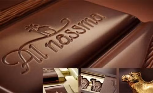 Chocolate sữa lạc đà của Dubai. Al Nassma là công ty đầu tiên và duy nhất trên thế giới sản xuất loại chocolate này. Sữa lạc đà là loại dinh dưỡng ít béo nhưng lại chứa rất nhiều vitamin C. Do đó, nó được đặt tên là “vàng lỏng” của người Trung Đông. Hơn nữa, sữa lạc đà rất hiếm, chỉ chiếm 10% lượng sữa bò. Do vậy mà loại chocolate này càng đắt và hiếm.