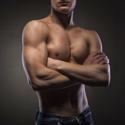 Một giả thuyết cho rằng, các thiết lập ban đầu của phôi thai là phụ nữ, sau đó phân biệt thành nam và nữ, nhưng nam giới vẫn giữa nhiều đặc điểm của nữ giới, tuy nhiên bộ phận núm vú ở nam giới chỉ mang tác dụng “trang trí”.