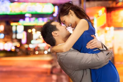 Yêu người tình của mẹ, tôi quyết lấy chú ấy làm chồng Yeu nguòi tình của mẹ, toi quyét láy chú áy làm chòng