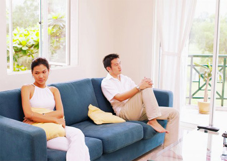 Thứ tư, nhiều phụ nữ thích thể diện và cuộc sống giả tạo. Những phụ nữ xinh đẹp và tài giỏi đôi lúc họ lại ưa chuộng thể diện, chính vì thế họ tường quen với việc phô trương cuộc sống hạnh phúc gia đình trước mặt mọi người.