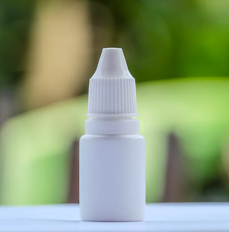 1. Dùng thuốc Aspirin với dầu trà. Hãy nghiền 2 loại này thành một loại mặt nạ bôi qua đêm. Phương pháp này có thể san phẳng mụn trứng cá và làm giảm viêm chân lông. Bạn cũng có thể thay thế aspirin bằng thuốc có chứa benzoyl peroxide hoặc axit salicylic.