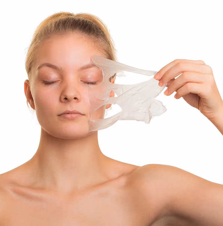 7. Lột da bằng hóa chất. Mặt nạ hóa chất làm việc bằng cách phá bỏ các chất kết dính giữa các tế bào trên bề mặt da để thúc đẩy việc tẩy da chết và thông tắc lỗ chân lông.