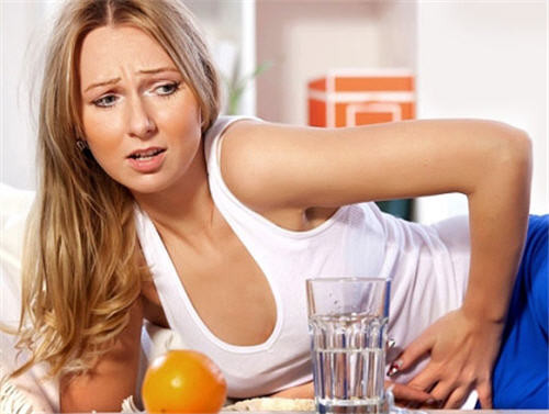 Ruột thừa. Có giả thuyết cho rằng ruột thừa là “buồng lên men đường ruột” của cơ thể. Với sự phát triển của con người, người ta không còn ăn thức ăn thô và thức ăn kém chất lượng, do đó, các chức năng của ruột thừa dần dần bị suy thoái. 