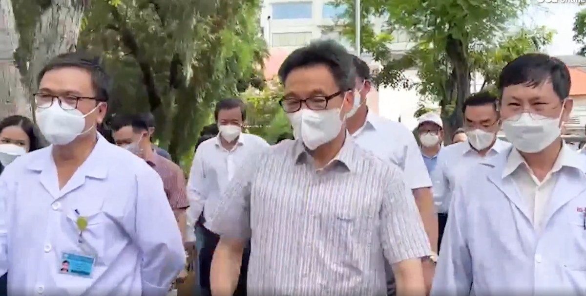 Phó thủ tướng Vũ Đức Đam kiểm tra phòng chống SXH tại TP HCM, tránh “dịch chồng dịch“ - Hình 2 Pho thu tuong Vu Duc Dam kiem tra phong chong SXH tai TP HCM, tranh “dich chong dich“-Hinh-2