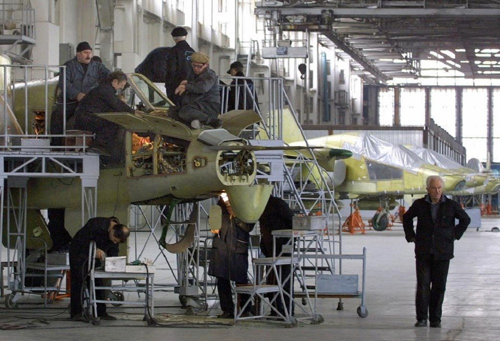 Quá trình sản xuất Su-25 kết thúc ở Nga vào năm 2017 và ở Gruzia vào năm 2010. Nhiều nỗ lực tiếp tục được thực hiện nhằm khởi động lại dây chuyền sản xuất ở Gruzia bằng cách sử dụng các khung máy bay đã được hoàn thiện một phần, nhưng không có đơn hàng mới nào được báo cáo tính đến tháng 6/2022.