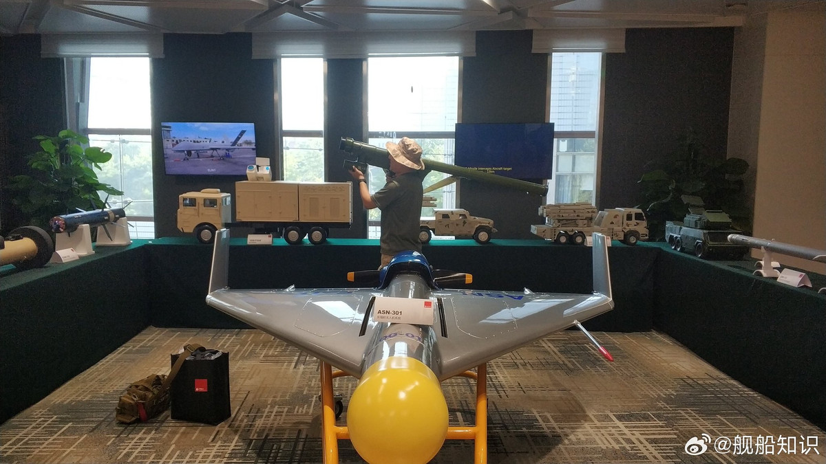 Việc ra mắt ASN-301 tại Triển lãm Quốc phòng Thế giới 2024 không chỉ thể hiện công nghệ quân sự tiến bộ của Trung Quốc mà còn nhấn mạnh tính chất năng động và đang phát triển của năng lực quân sự toàn cầu (Nguồn ảnh: Defense News, Wikipedia, Army Recognition, Gagadget).