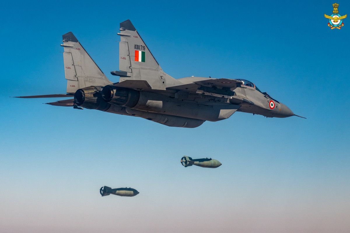 Trong tất cả các loại tiêm kích mà Không quân Ấn Độ (IAF) đang sở hữu thì dòng tiêm kích hạng nhẹ MiG-29 UPG hiện được đánh giá là an toàn nhất. Chúng vẫn chưa bị rơi chiếc nào kể từ khi được mua từ Nga. Ấn Độ đã mua những chiếc máy này khi chúng đang trong giai đoạn phát triển ban đầu và ngày nay chúng là một trong những máy bay tiên tiến nhất trong kho của IAF.