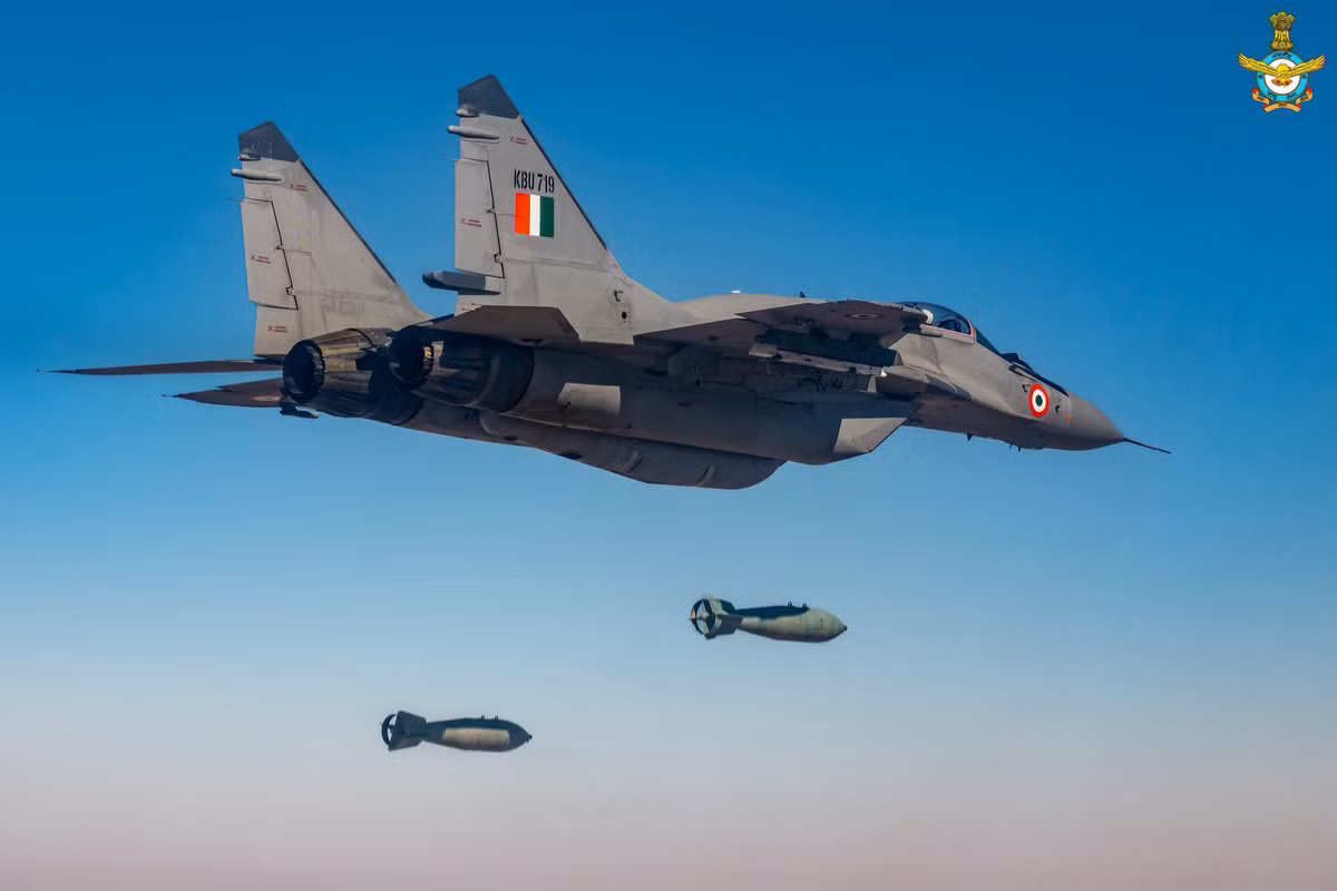 Trong tất cả các loại tiêm kích mà Không quân Ấn Độ (IAF) đang sở hữu thì dòng tiêm kích hạng nhẹ MiG-29 UPG hiện được đánh giá là an toàn nhất. Chúng vẫn chưa bị rơi chiếc nào kể từ khi được mua từ Nga. Ấn Độ đã mua những chiếc máy này khi chúng đang trong giai đoạn phát triển ban đầu và ngày nay chúng là một trong những máy bay tiên tiến nhất trong kho của IAF.