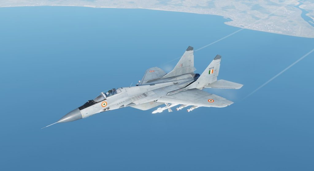 Ngoài ra, radar còn cung cấp phạm vi bao phủ +/- 85 độ theo phương vị (phạm vi bao phủ sang hai bên) và +56/-40 độ ở độ cao. Radar cũng có khả năng phát hiện và theo dõi các mối đe dọa từ trên không ở khoảng cách xa.