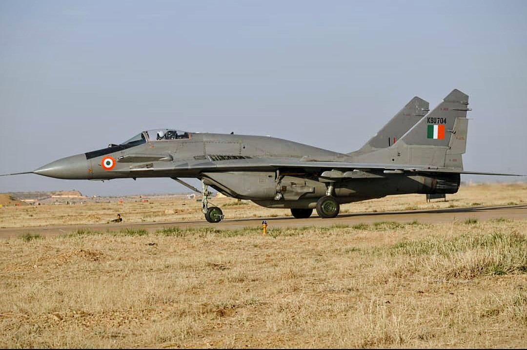 D-29 là bộ EW dựa trên AESA thế hệ thứ năm được trang bị cho MiG-29, bao gồm bộ thu cảnh báo radar, biện pháp hỗ trợ điện tử và các biện pháp đối phó điện tử khác. D-29 trên MiG-29 UPG hoạt động như một thiết bị gây nhiễu và tăng khả năng nhận biết tình huống.