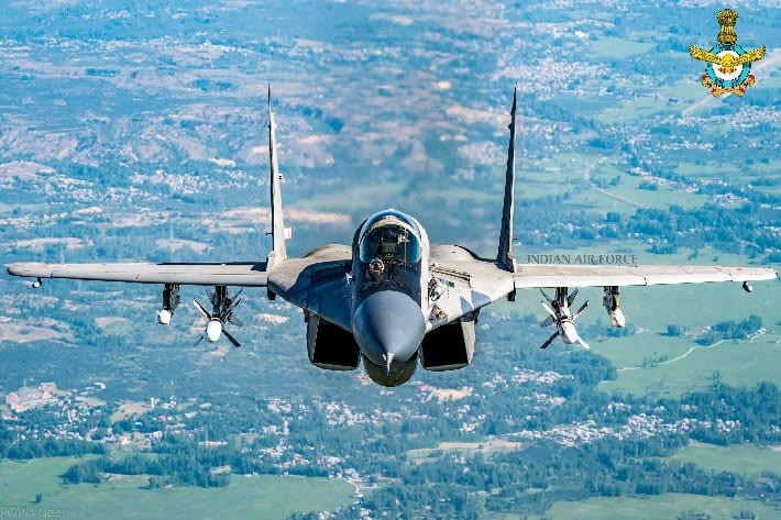 MiG-29 UPG có thể mang đạn nặng 4.000 kg dưới 7 điểm cứng, máy bay còn được trang bị pháo tự động Gryazev shipunov Gsh 30-1 30 mm có 150 viên đạn. Các máy bay MiG-29 UPG sau khi nâng cấp có thể được trang bị tên lửa R-77 với khả năng phóng tên lửa tầm nhìn xa 80-100 km.