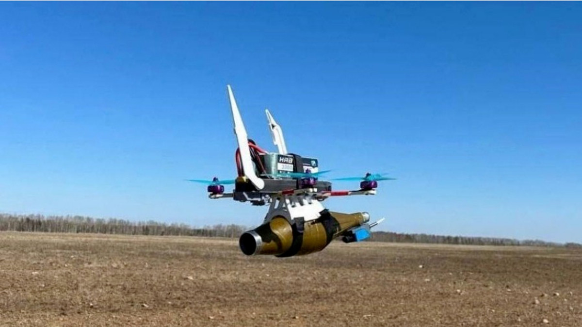 Nhìn chung, các phương tiện không người lái đã tác động đáng kể đến cuộc xung đột Ukraine. Đáng chú ý là các loại máy bay không người lái góc nhìn thứ nhất (FPV) của Nga và các tàu không người lái mang đầy chất nổ của Ukraine, những phương tiện này đã mang lại những thành công cho cả hai bên trên chiến trường.