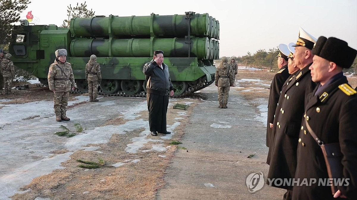 Khi căng thẳng tiếp tục leo thang trong khu vực, các chuyên gia phân tích đang theo dõi chặt chẽ và chờ xem Triều Tiên sẽ có những động thái gì tiếp theo. Vụ thử thành công tên lửa Padasuri-6 và lời kêu gọi tăng cường sản xuất vũ khí của ông Kim là lời nhắc nhở rõ ràng rằng mối đe dọa từ Triều Tiên còn lâu mới kết thúc. Ảnh: Yonhap News.
