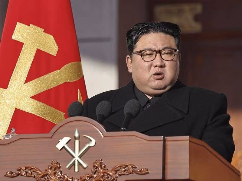 Ông Kim nói với Hội đồng Nhân dân Tối cao rằng nếu Hàn Quốc “vi phạm dù chỉ 0,001 milimét lãnh thổ, vùng trời và vùng biển của chúng tôi, thì đó sẽ bị coi là hành động khiêu khích chiến tranh”.