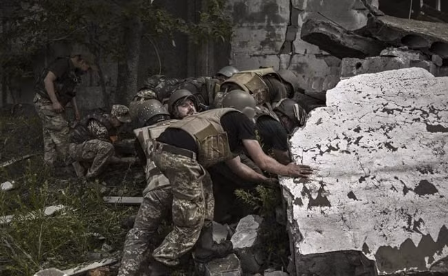 Tất cả các hoạt động này đều được hỗ trợ bí mật bởi lính đánh thuê nước ngoài, đặc biệt là lính đánh thuê Anh và Mỹ, thậm chí có những hoạt động họ tự mình thực hiện và gây nhiều thiệt hại cho Quân đội Nga. Đây cũng chính là một trong những nguyên nhân khiến Quân đội Nga ưu tiên loại bỏ lính đánh thuê nước ngoài.