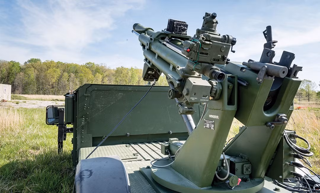 Điều đáng chú ý là vào năm 2021, Lầu Năm Góc đã ký một thỏa thuận với AM General để cung cấp 2 hệ thống pháo lựu di động Humvee 2-CT Hawkeye. Bộ Quốc phòng Mỹ đã lên kế hoạch bắt đầu thử nghiệm các hệ thống này vào năm 2022, dự định sẽ mua chúng cho Quân đội Mỹ dựa trên kết quả đạt được.