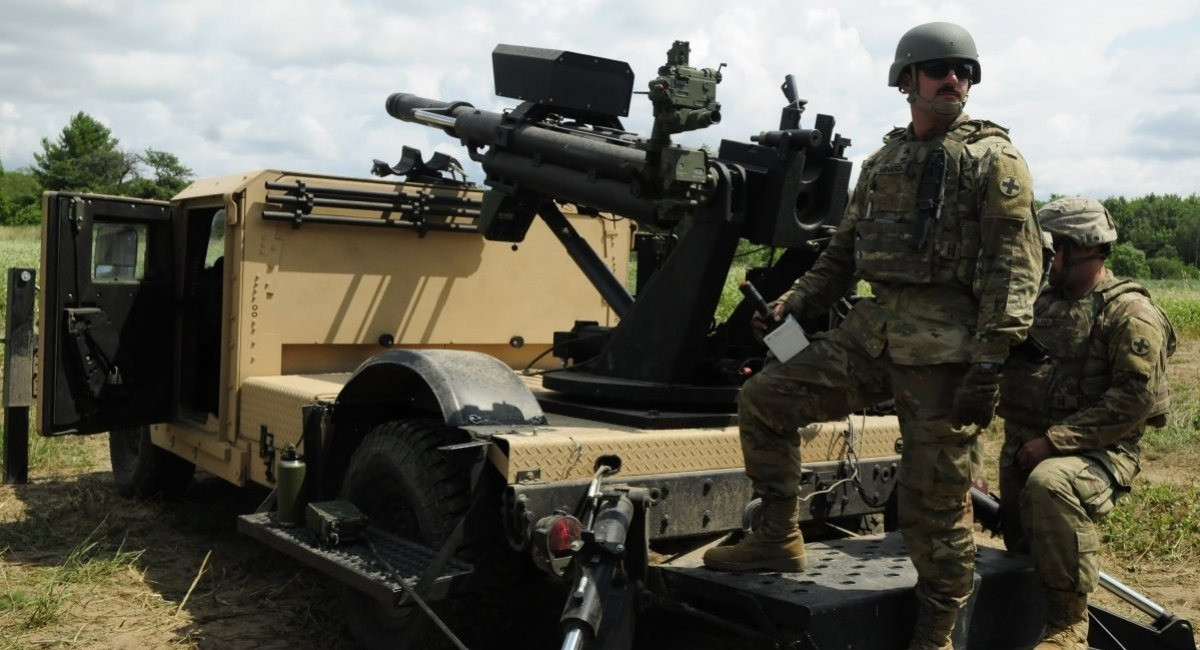 Sự hiện diện của những khẩu pháo nhẹ nhất thế giới này gần tiền tuyến Ukraine cho thấy các cuộc thử nghiệm đã thành công và hiệu suất của các hệ thống này trên chiến trường có thể làm ảnh hưởng đến quyết định của Lầu Năm Góc về việc sử dụng chúng. Ảnh: Defense Express.