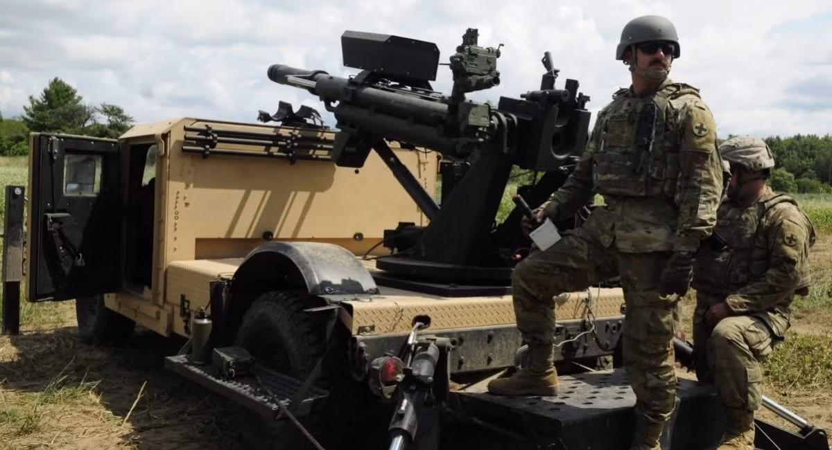 Sự hiện diện của những khẩu pháo nhẹ nhất thế giới này gần tiền tuyến Ukraine cho thấy các cuộc thử nghiệm đã thành công và hiệu suất của các hệ thống này trên chiến trường có thể làm ảnh hưởng đến quyết định của Lầu Năm Góc về việc sử dụng chúng. Ảnh: Defense Express.