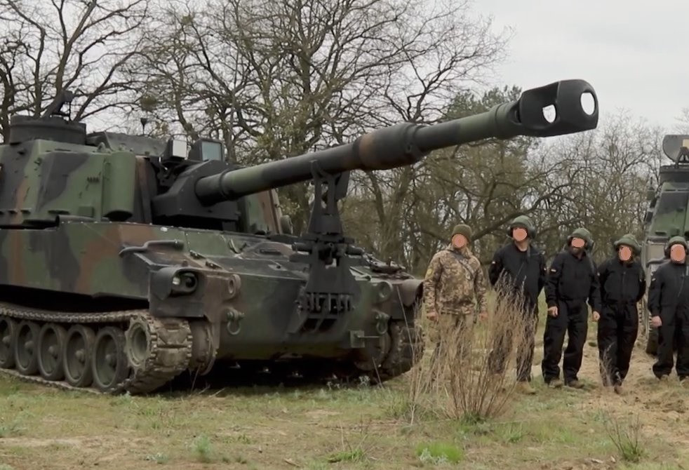 Quân đội Mỹ đang sử dụng hai loại pháo chính là pháo kéo và pháo bánh xích. Pháo bánh xích M109A7 Paladin là loại pháo 155mm gắn trên khung gầm bọc thép hạng nặng.