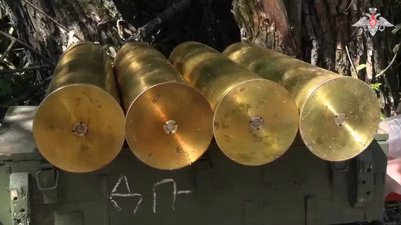 Bộ Quốc phòng Nga đã quyết định bổ sung vào kho vũ khí pháo binh các khẩu pháo cũ. Các sản phẩm M-46 đã được rút khỏi kho, trải qua quá trình phục hồi và sửa chữa, sau đó lại được đưa vào sử dụng trong quân đội. Quy mô và tốc độ của các công việc này hiện vẫn chưa được công bố. Ảnh: Vỏ đạn 130 mm.