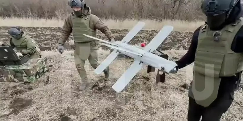 UAV Lancet được Nga sử dụng làm vũ khí chính xác chống lại các mục tiêu quân sự có giá trị cao, thường được định vị bởi máy bay không người lái trinh sát trước khi nó được phóng. Mặc dù Lancet được ghi nhận đã bắn trúng một số mục tiêu của Ukraine nhưng cũng có rất nhiều mục tiêu bắn trượt.