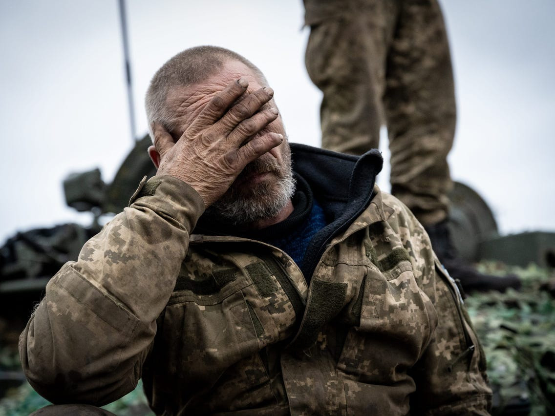 Sau khi phát hiện ra vị trí mục tiêu, Quân đội Nga đã không ngần ngại nhanh chóng triển khai bom lượn và pháo mặt đất, tung ra đòn tấn công kép chính xác và khủng khiếp vào khu vực này. Ảnh: Business Insider.