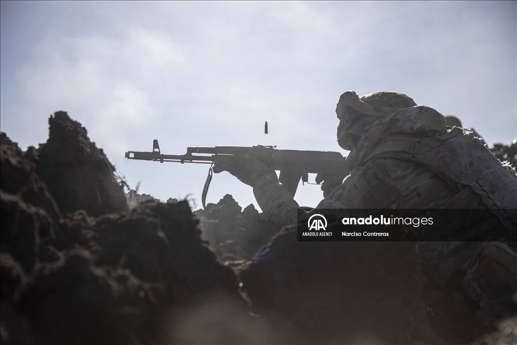 Những đơn vị mới này sẽ được trang bị vũ khí và thiết bị quân sự từ phương Tây. Đồng thời, Tổng thống Zelensky cũng đã tuyên bố rằng các nước phương Tây "có lợi về mặt chính trị" khi không phải chi tiền cho người tị nạn Ukraine, mà thay vào đó là gửi họ về nước để tham gia vào các lực lượng vũ trang.