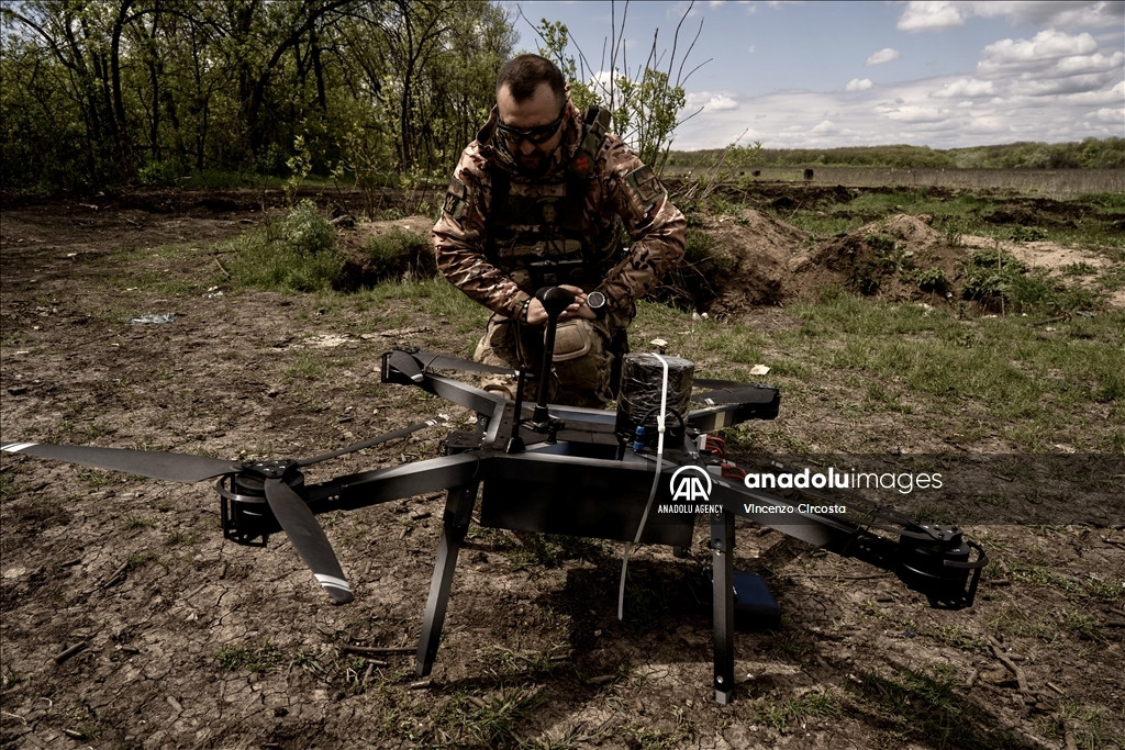 Bên cạnh đó, việc tìm kiếm và huy động tân binh ở Ukraine cũng gặp phải nhiều khó khăn. Trong hai năm qua, nhiều người đã học cách trốn tránh tuyển quân, và việc buộc họ tham gia vào các lữ đoàn mới có thể ảnh hưởng đến chất lượng quân đội.