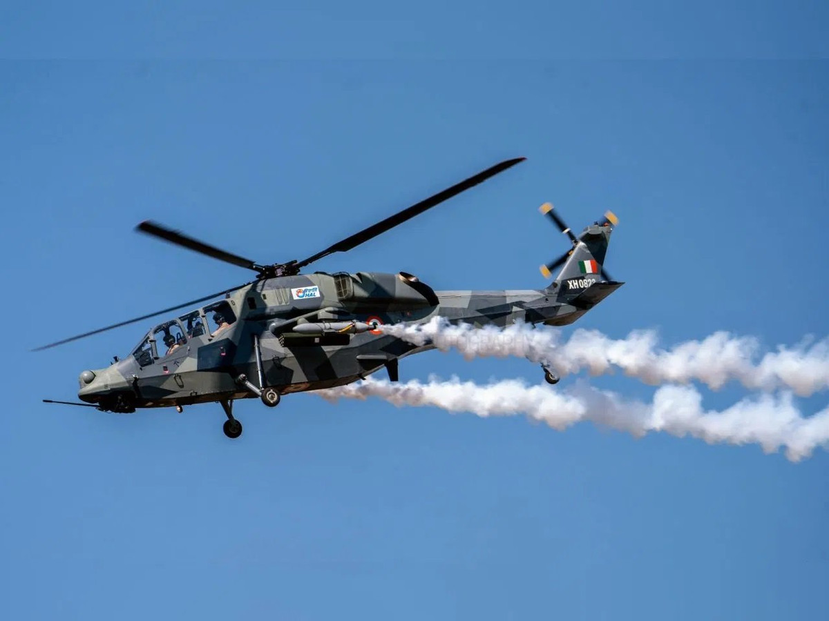 Prachand cũng được trang bị tối đa 4 bệ phóng tên lửa FZ231 do Forges de Zeebrugge chế tạo có khả năng mang tên lửa 70mm, ngoài ra còn có tên lửa không đối không Mistral, không đối đất Dhruvastra và tên lửa chống bức xạ của MBDA, và tên lửa dẫn đường chống tăng Helina.