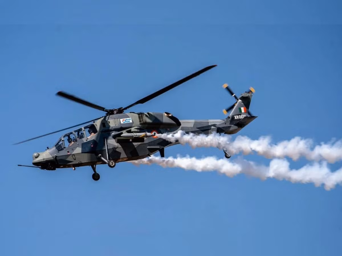 Prachand cũng được trang bị tối đa 4 bệ phóng tên lửa FZ231 do Forges de Zeebrugge chế tạo có khả năng mang tên lửa 70mm, ngoài ra còn có tên lửa không đối không Mistral, không đối đất Dhruvastra và tên lửa chống bức xạ của MBDA, và tên lửa dẫn đường chống tăng Helina.