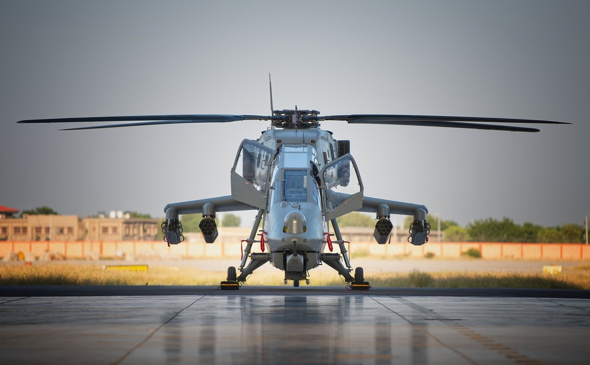 Không quân Ấn Độ (IAF) đã đưa LCH Prachanda vào hoạt động từ tháng 10/2022. Trực thăng này gia nhập Đơn vị Trực thăng số 143 mới được thành lập của IAF. 