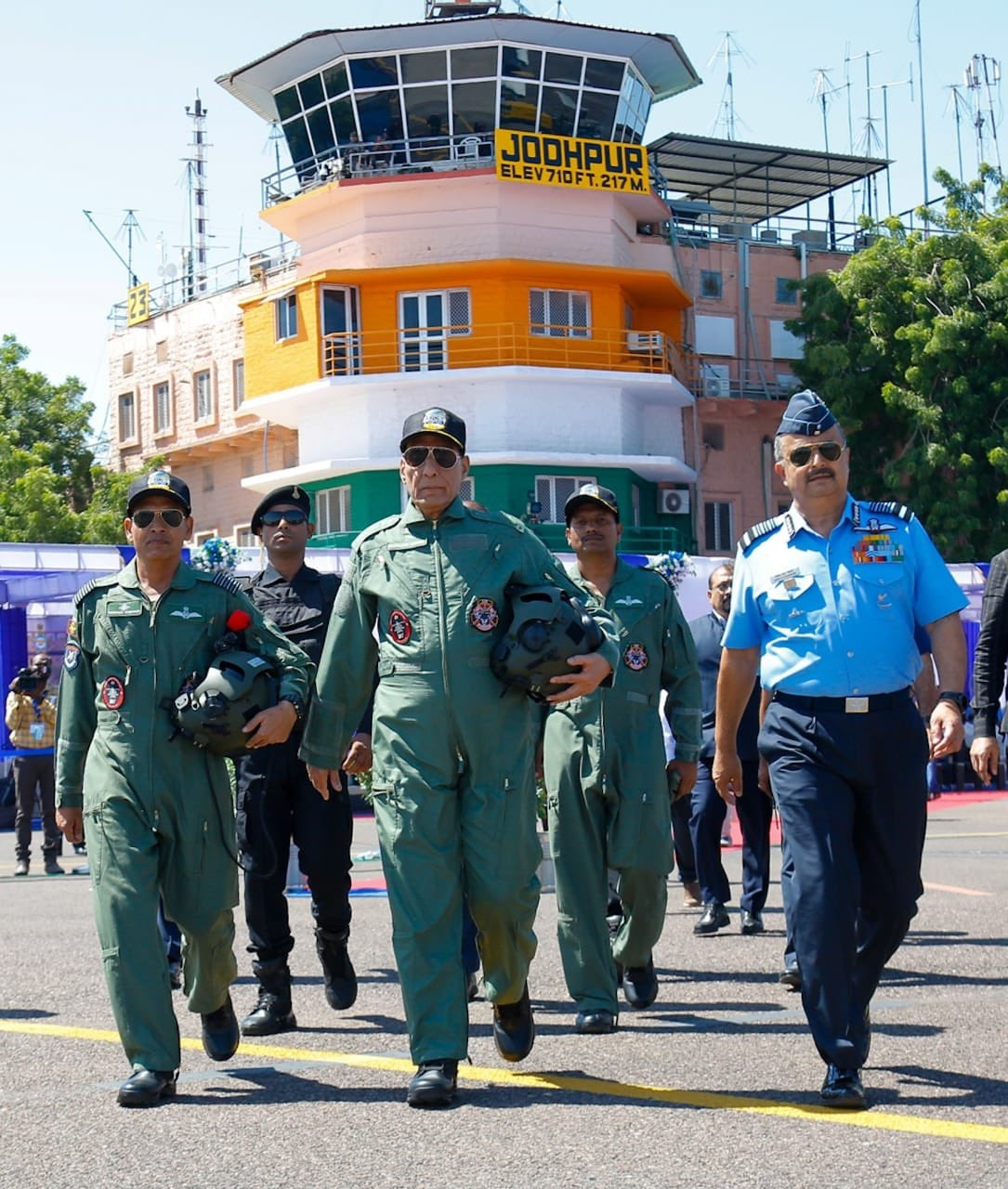 Cho đến nay, Hindustan Aeronautics Limited mới chỉ sản xuất 15 chiếc LCH Prachand, trong đó có 10 chiếc Không quân Ấn Độ và 5 chiếc cho Quân đội do năng lực sản xuất hàng loạt hạn chế.