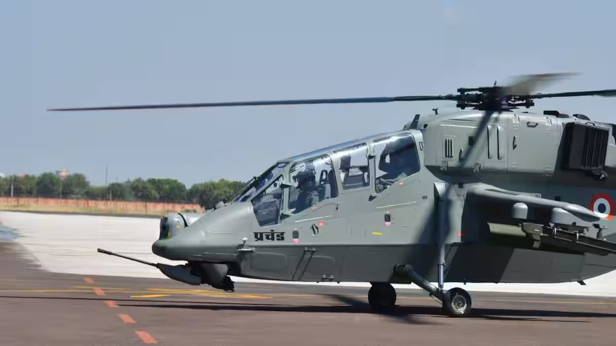 LCH Prachand được trang bị hệ thống chiến tranh điện tử và hệ thống vũ khí tiên tiến, bao gồm khẩu pháo 20mm M621 gắn dưới cằm và tháp pháo Nexter THL-20.