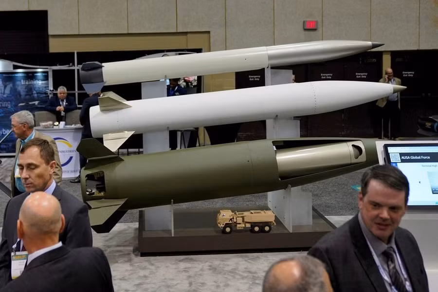 Rice nói với Business Insider: “Lý do thường được viện dẫn để không gửi ATACMS tầm bắn xa hơn đến Ukraine là vì Mỹ không có nhiều tên lửa như vậy dự phòng trong kho”. Việc thử nghiệm thành công hệ thống HIMARS thế hệ tiếp theo sẽ là bổ sung quan trọng cho kho dự trữ của Mỹ và các đồng minh, đồng thời việc này có thể tạo điều kiện để chuyển nhiều tên lửa ATACMS hơn tới Ukraine.